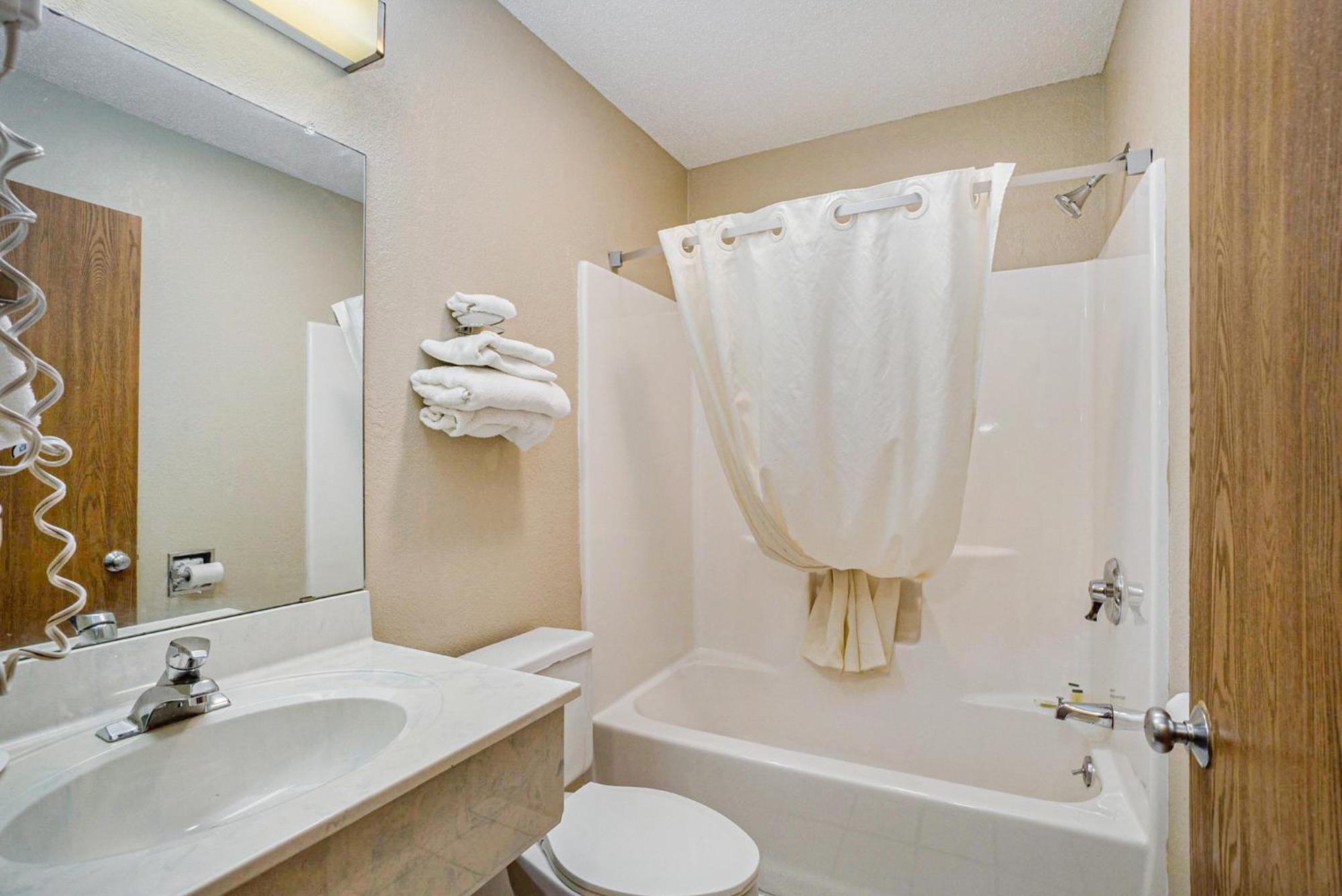 Super 8 By Wyndham Mt. Pleasant Ξενοδοχείο Mount Pleasant Εξωτερικό φωτογραφία
