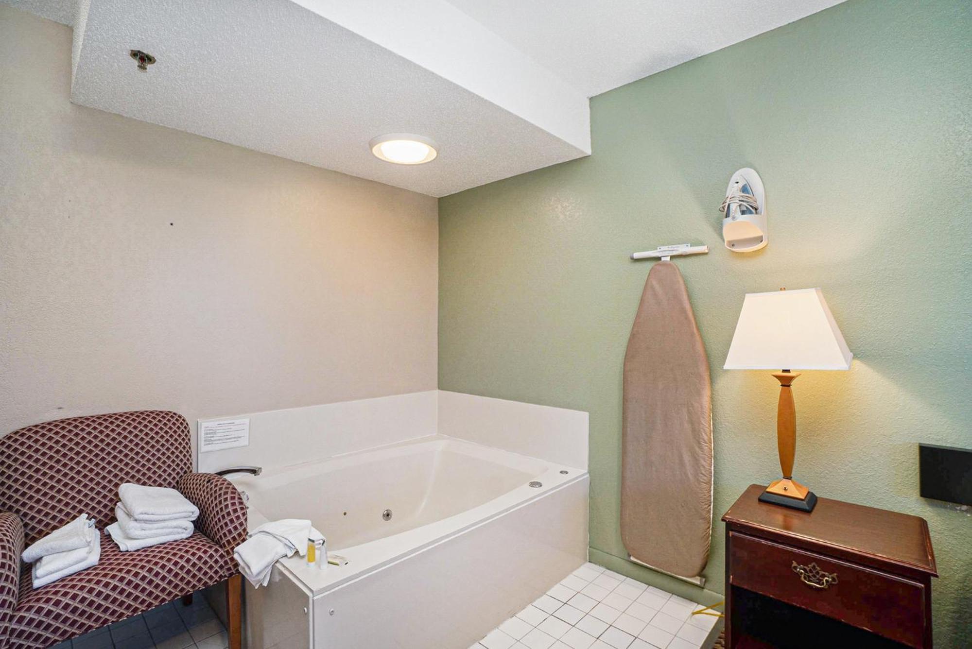 Super 8 By Wyndham Mt. Pleasant Ξενοδοχείο Mount Pleasant Εξωτερικό φωτογραφία