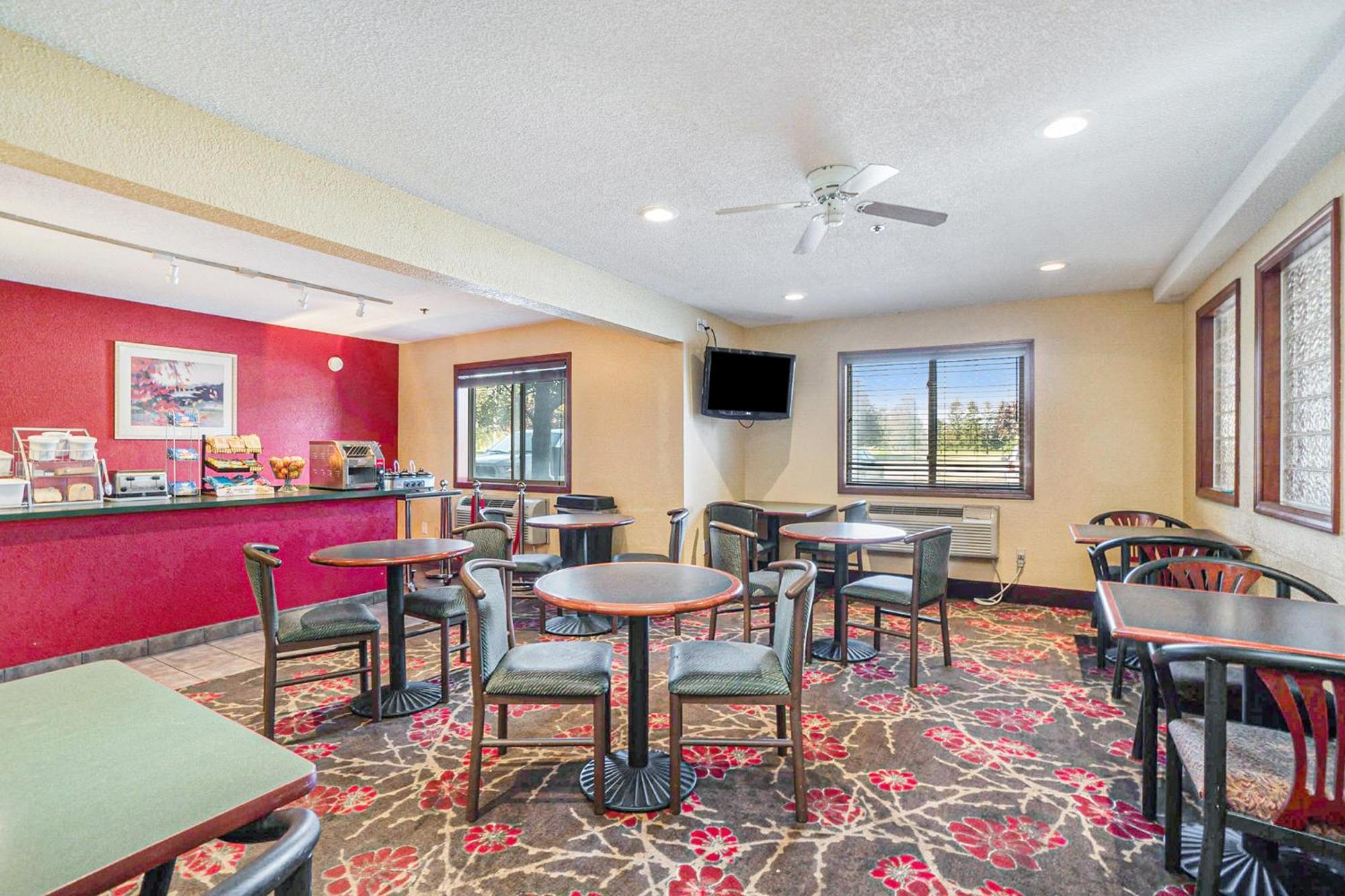 Super 8 By Wyndham Mt. Pleasant Ξενοδοχείο Mount Pleasant Εξωτερικό φωτογραφία