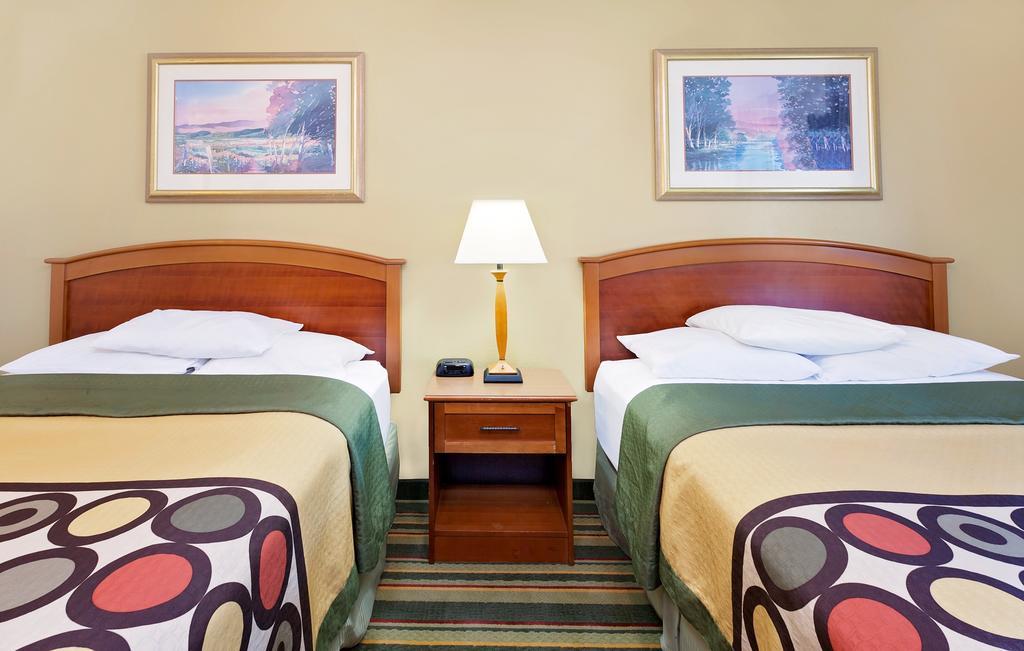 Super 8 By Wyndham Mt. Pleasant Ξενοδοχείο Mount Pleasant Εξωτερικό φωτογραφία