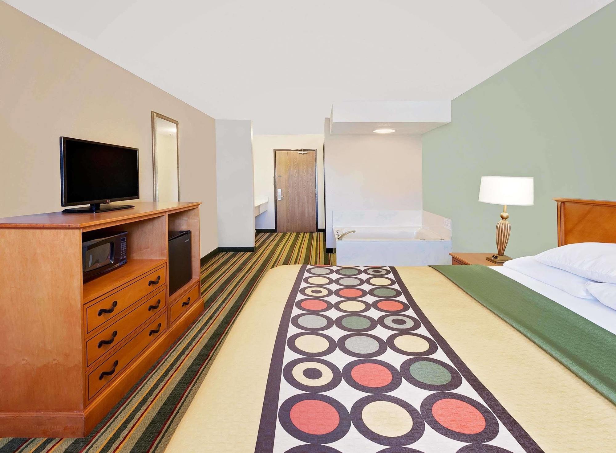 Super 8 By Wyndham Mt. Pleasant Ξενοδοχείο Mount Pleasant Εξωτερικό φωτογραφία